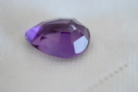 特売1-27 一点物 大粒天然アメジスト 雫 アメシスト 紫水晶 ２月誕生石 天然石 ルース 裸石 3枚目の画像