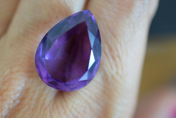 特売1-27 一点物 大粒天然アメジスト 雫 アメシスト 紫水晶 ２月誕生石 天然石 ルース 裸石 5枚目の画像