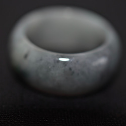 197-7 17.5号 天然 A貨 黒 グレー 翡翠 板指 広幅 リング 指輪 硬玉 2枚目の画像