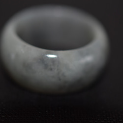 197-7 17.5号 天然 A貨 黒 グレー 翡翠 板指 広幅 リング 指輪 硬玉 3枚目の画像