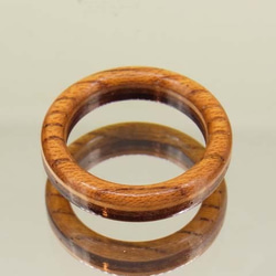 木の指輪 スミス 黄【受注生産】ケヤキ・カエデ・ブビンガのストライプ  ５層の木材がキラリと光ります 6枚目の画像