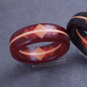 木の指輪 FIVE DIAMOND 赤紫【受注生産】木婚式のプレゼントに！　5つのダイアモンドをモチーフにしました。