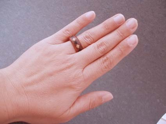 木の指輪 ダイヤ 赤 【受注生産】ブビンガ・カエデ・黒タン トランプのダイヤを並べた印象的な指輪 プロポーズに人気！ 8枚目の画像