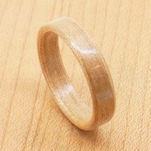 木の指輪 インフィニティ 白 【受注生産】樺 かば バーチ 上品な光沢です 幅が選べる細くて薄い最もシンプルな木の指輪 2枚目の画像