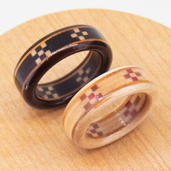 木の指輪 ミンサー織Bタイプ 白ベースの配色【受注生産】「いつも世までも末永く」という意味を持つ沖縄ミンサー織模様 4枚目の画像