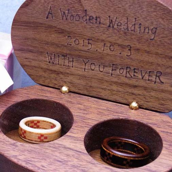 木の指輪 ミンサー織Bタイプ 白ベースの配色【受注生産】「いつも世までも末永く」という意味を持つ沖縄ミンサー織模様 8枚目の画像