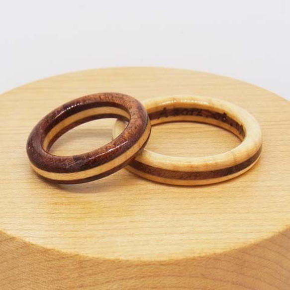 木の指輪【受注生産】カエデ・ブビンガ 対になる配色でペアリングがより楽しめる！ペア（2個）の価格です。 3枚目の画像