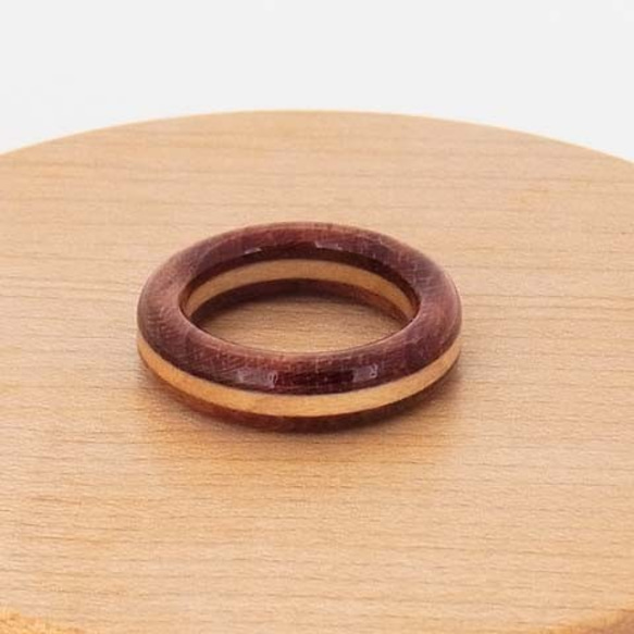 木の指輪【受注生産】カエデ・ブビンガ 対になる配色でペアリングがより楽しめる！ペア（2個）の価格です。 5枚目の画像