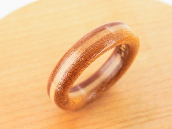 木の指輪 ペアリング 三層【受注生産】カエデ・ケヤキ 対になる配色でペアリングがより楽しめる！ペア（2個）の価格です。 5枚目の画像