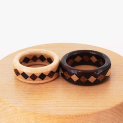 木の指輪 ダイヤ ペアリング　白と黒 【受注生産】 トランプのダイヤを並べた印象的な指輪 3枚目の画像
