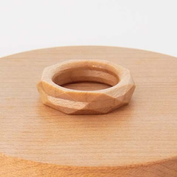 木の指輪 ダイアナ 白 【受注生産】カエデ ブリリアントカットをイメージしたシンプルだけど大人っぽい指輪です 4枚目の画像