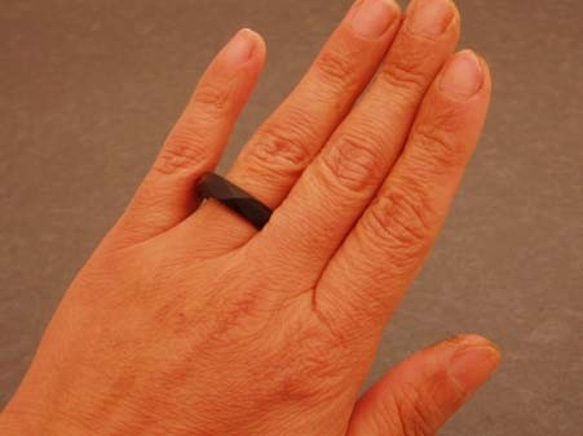 木の指輪 ダイアナ 白 【受注生産】カエデ ブリリアントカットをイメージしたシンプルだけど大人っぽい指輪です 8枚目の画像