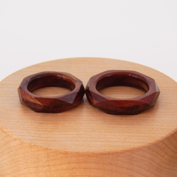 木の指輪 ダイアナ 赤 【受注生産】ブビンガ ブリリアントカットをイメージしたシンプルだけど大人っぽい指輪です 6枚目の画像