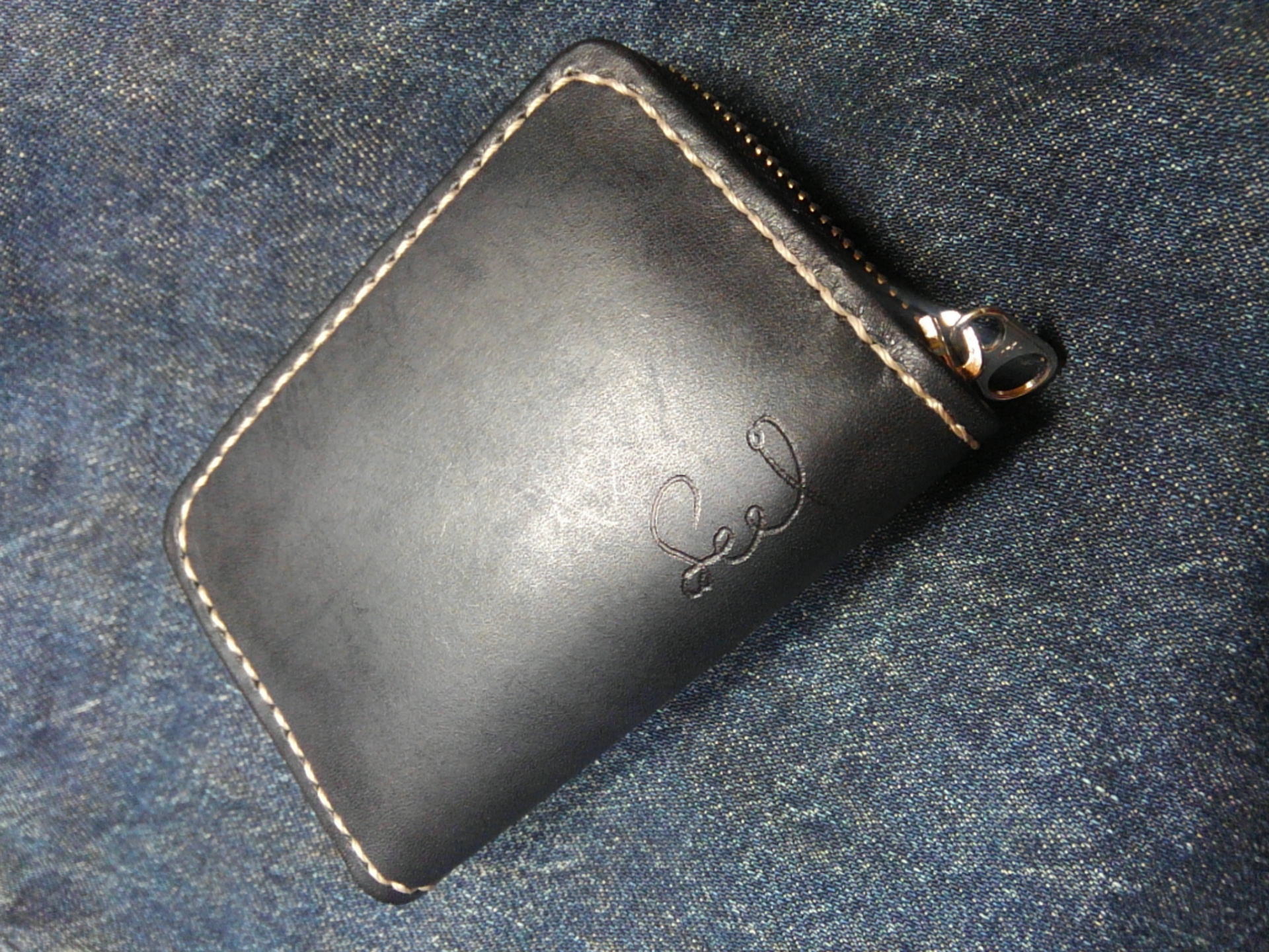 ファスナータイプのコンパクトなお財布