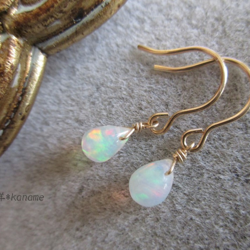 エチオピア産・ドロップ型オパール シルバーピアス