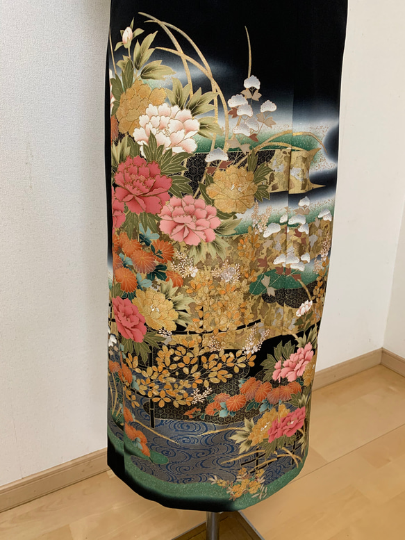 【たか様オーダー品】牡丹の花 本金彩 作家モノ 黒留のシンプルフォーマルワンピース★着物リメイク 3枚目の画像