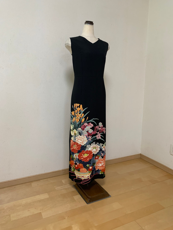 加賀友禅作家 東藤岳 牡丹の花 花尽くし 黒留のVネックシンプル