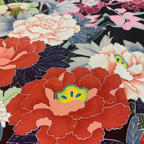 加賀友禅作家 東藤岳 牡丹の花 花尽くし 黒留のVネックシンプル
