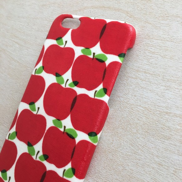 【受注生産】りんご柄 iPhoneケース（カバータイプ）林檎、リンゴ 2枚目の画像