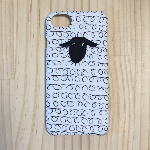 【受注製作】ふわふわ？な羊 iPhoneケース（カバータイプ）ひつじ、ヒツジ、北欧、モノトーン 1枚目の画像
