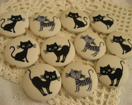 猫　ねこ　黒猫　花柄　ドット　イチゴ　くるみボタン　ヘアゴム　3個セット 猫 ねこ 黒猫 花柄 ドット イチゴ くるみボタン ヘアゴム 3個セット