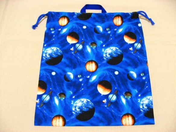 9-7◆SALE◆再販◆巾着袋たっぷりサイズ＊４０×３５ｃｍ◆総柄宇宙柄＊星＊地球＊土星◆お着替え入れ＊体操着入れ◆ 2枚目の画像