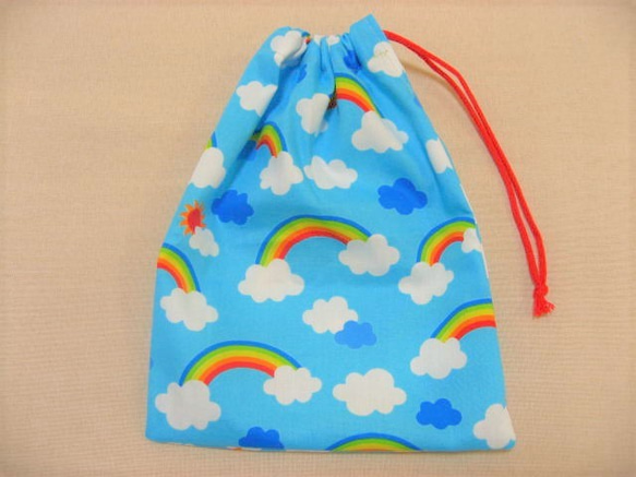 5-2◆ＳＡＬＥ！◆巾着袋◆２４×１８ｃｍ◆青空×レインボー＊虹◆給食袋，小物入れ＊ランチマット袋に♪ 1枚目の画像