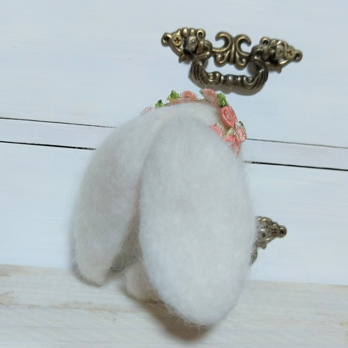 ハンドメイド 羊毛フェルト かわいいウサギ 花冠付き 羊毛フェルト うさぎ 花冠 羊毛フェルト Mimi♡Ronron 通販