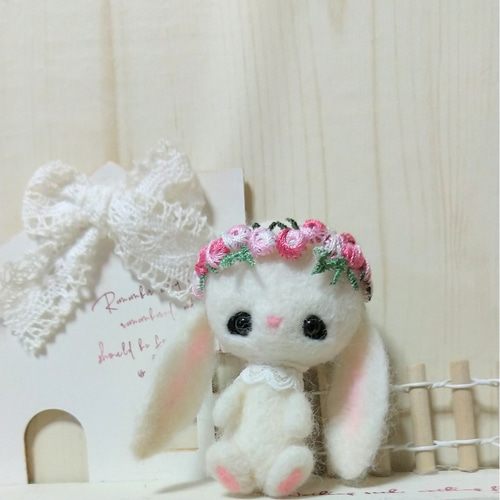 ハンドメイド 羊毛フェルト かわいいウサギ 花冠付き 羊毛フェルト うさぎ 花冠 ② 羊毛フェルト Mimi♡Ronron 通販