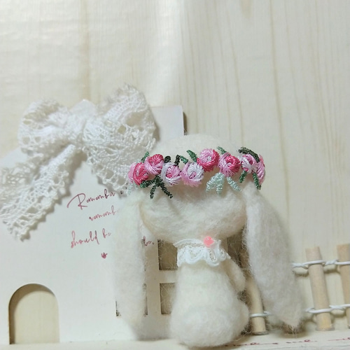 ハンドメイド 羊毛フェルト かわいいウサギ 花冠付き 羊毛フェルト うさぎ 花冠 ② 羊毛フェルト Mimi♡Ronron 通販