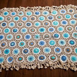 ハンドメイドかぎ針編み お花 モチーフ ひざ掛け❁ ギリシャブルー❁手作り/編み物/鍵編み ソファーカバー 2枚目の画像