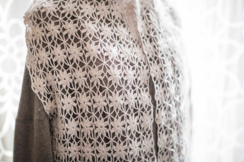 『Creema限定』かぎ針編み モヘヤマフラー・スヌー編み★雪★手編み/肩掛け/ホワイト/敬老の日/クリスマス/母の日