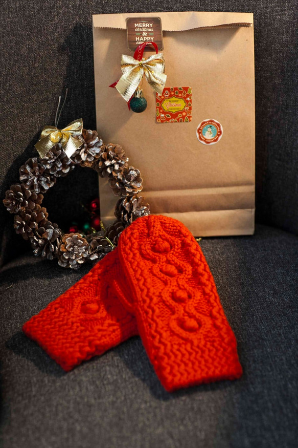『Creema限定』（再販）あたたかい・手編み　ウール手袋・ミトン＊レッド＊裏フリース/赤い手袋・絵本 3枚目の画像