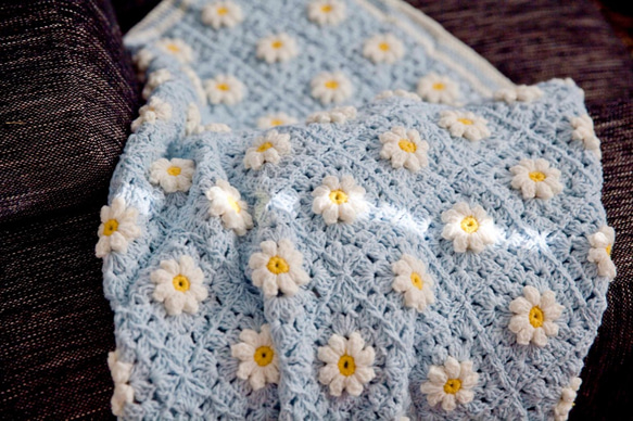デージー♪ハンドメイドかぎ針編み お花モチーフ編み❁手作り/編み物★あたたかいひざ掛け　ソファーカバー/敬老の日 