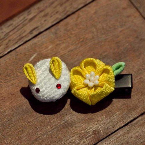 つまみ細工〉ハンドメイド髪飾り 梅/桜/☆ウサギ兔うさぎ 黄