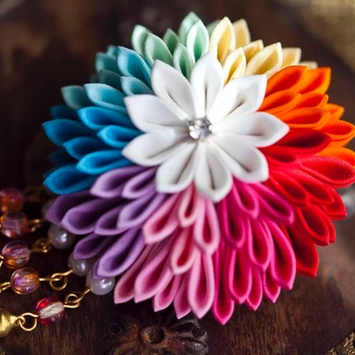 七五三髪飾り　カラフル　つまみ細工　和装　成人式　髪飾り つまみ細工〉剣花☆虹RAINBOW☆日本髪和装花火卒業式結婚式七五三浴衣