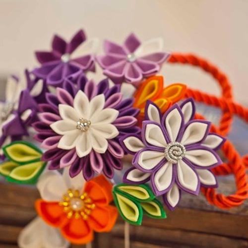 日本髪 櫛 かんざし 楽天市場】【三歳・七歳兼用】七五三 髪飾り 虹色花櫛【桐箱付