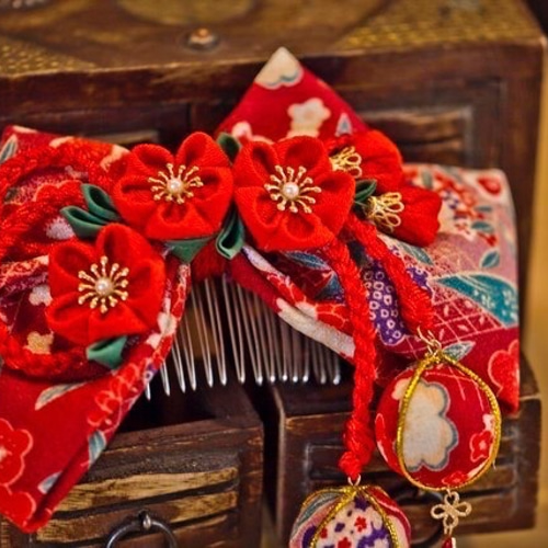 つまみ細工〉かんざし簪/櫛髪飾り☆丸丸リボン・赤☆日本髪和装花火