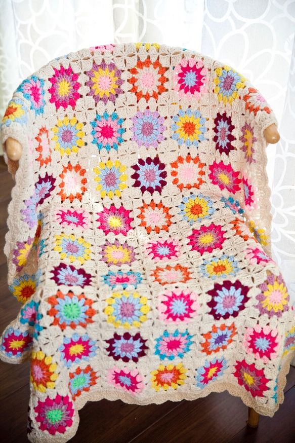 ハンドメイドかぎ針編み お花 モチーフ ひざ掛け❁ コスモス❁手作り/編み物/かぎ針編み/鍵編み ソファーカバー 4枚目の画像