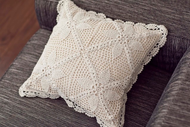 レース編み ハンドメイド クッションカバー 編み物 レース ❁ハンドメイドかぎ針編み お花 モチーフクッション