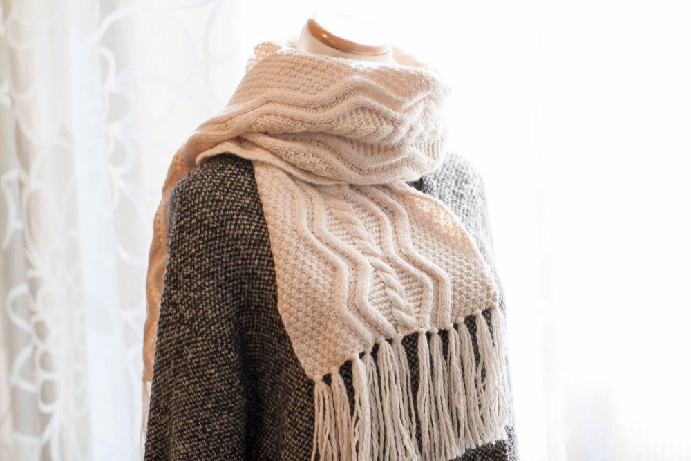 手編み＊ウール＊マフラー・スヌード＊ミルキーホワイト　クリスマスプレゼント　Xmas