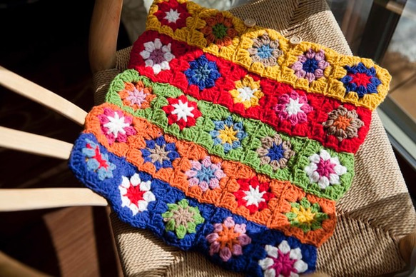 ハンドメイドかぎ針編み お花 モチーフ編みクッションカバー/鍵編み/かぎ針編み 1枚目の画像