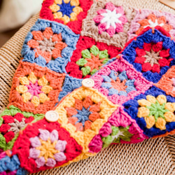 ハンドメイドかぎ針編み お花 モチーフ編みクッションカバー/鍵編み/かぎ針編み 2枚目の画像