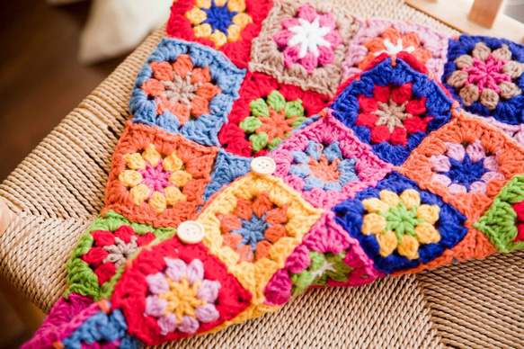 ハンドメイドかぎ針編み お花 モチーフ編みクッションカバー/鍵編み/かぎ針編み 2枚目の画像