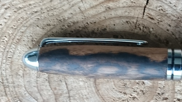 木製ボールペン　デザイナータイプ クロガキ 黒柿 孔雀杢 4枚目の画像