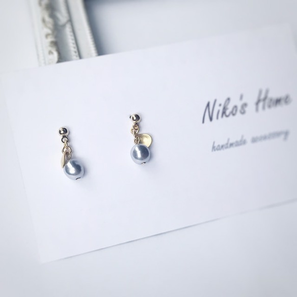 シルバーグレーのバロックパール果実イヤリング イヤリング  