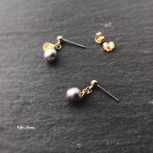 シルバーグレーのバロックパール果実イヤリング イヤリング  