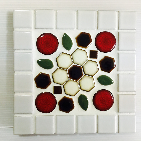 タイルの鍋敷：幾何学模様～深紅丸＆白枠 1枚目の画像