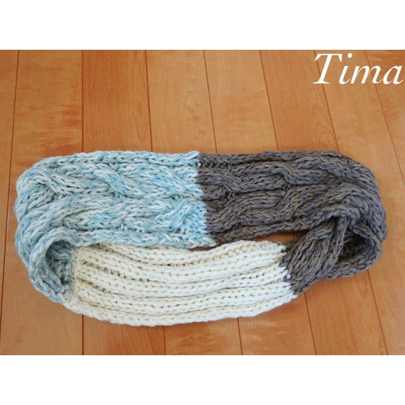 再販　杢風水色とグレー、ホワイトのケーブル編みスヌード 4枚目の画像