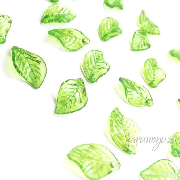 透明感溢れるグリーンリーフ♡可愛い小さめな葉っぱのチャーム／20個 2枚目の画像